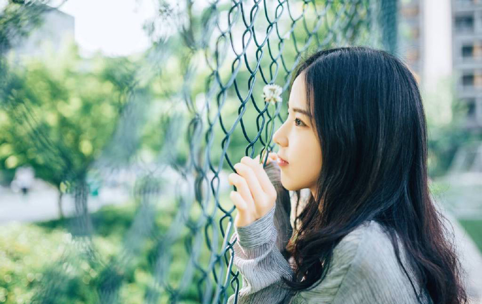 “哦？”邓贤看着庞统道：“此言何意？”